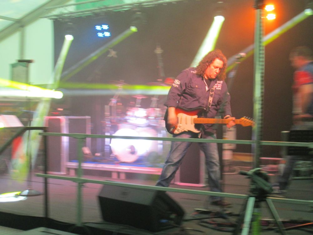 Holger Diederichs an der Gitarre.